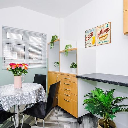 Harley House - Spacious Home With Free Netflix & Parking By Rocketbnb Ковентри Экстерьер фото