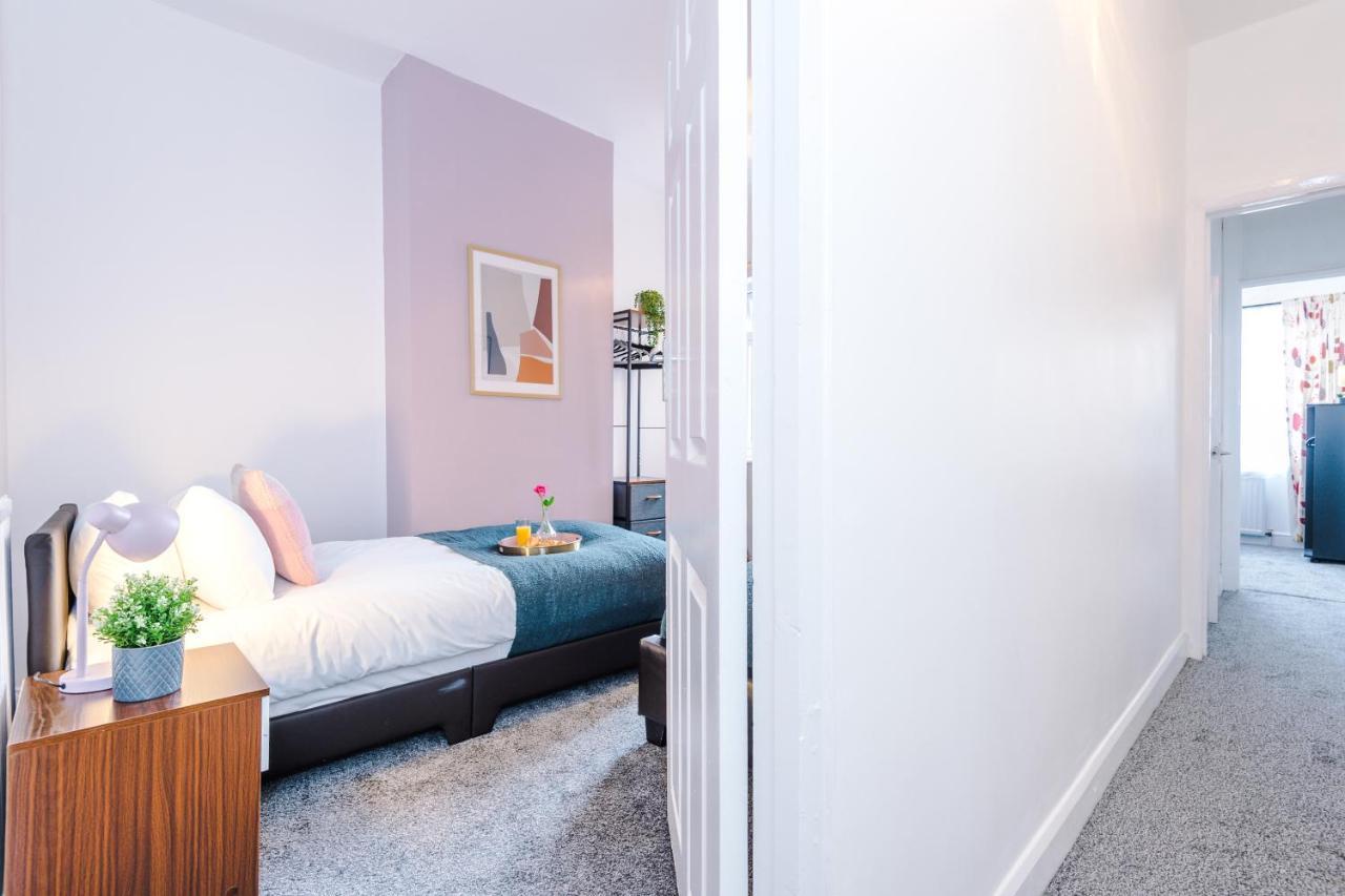 Harley House - Spacious Home With Free Netflix & Parking By Rocketbnb Ковентри Экстерьер фото