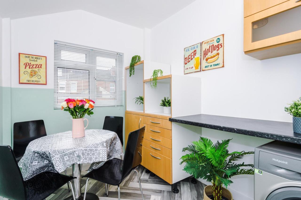 Harley House - Spacious Home With Free Netflix & Parking By Rocketbnb Ковентри Экстерьер фото