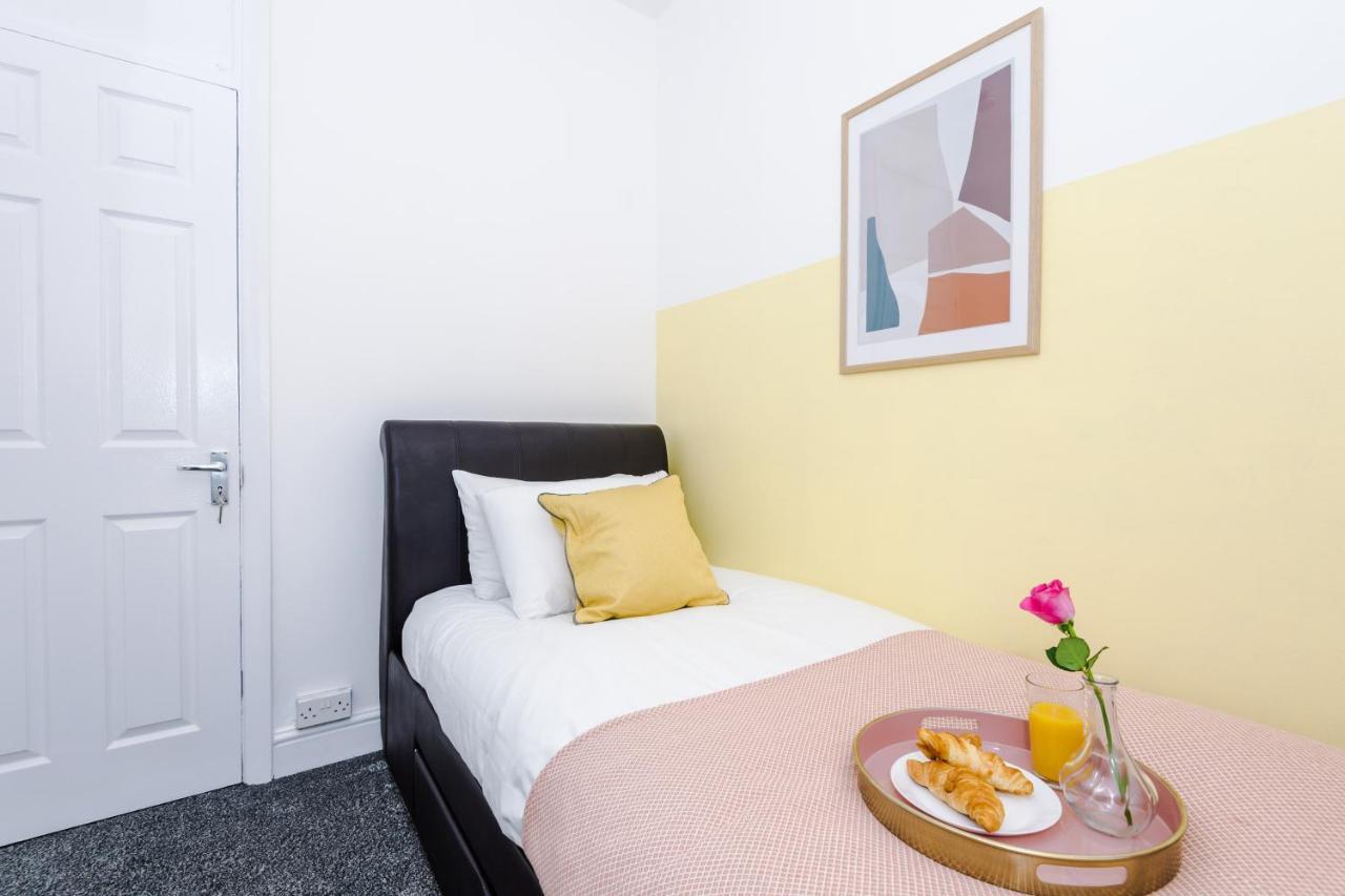 Harley House - Spacious Home With Free Netflix & Parking By Rocketbnb Ковентри Экстерьер фото