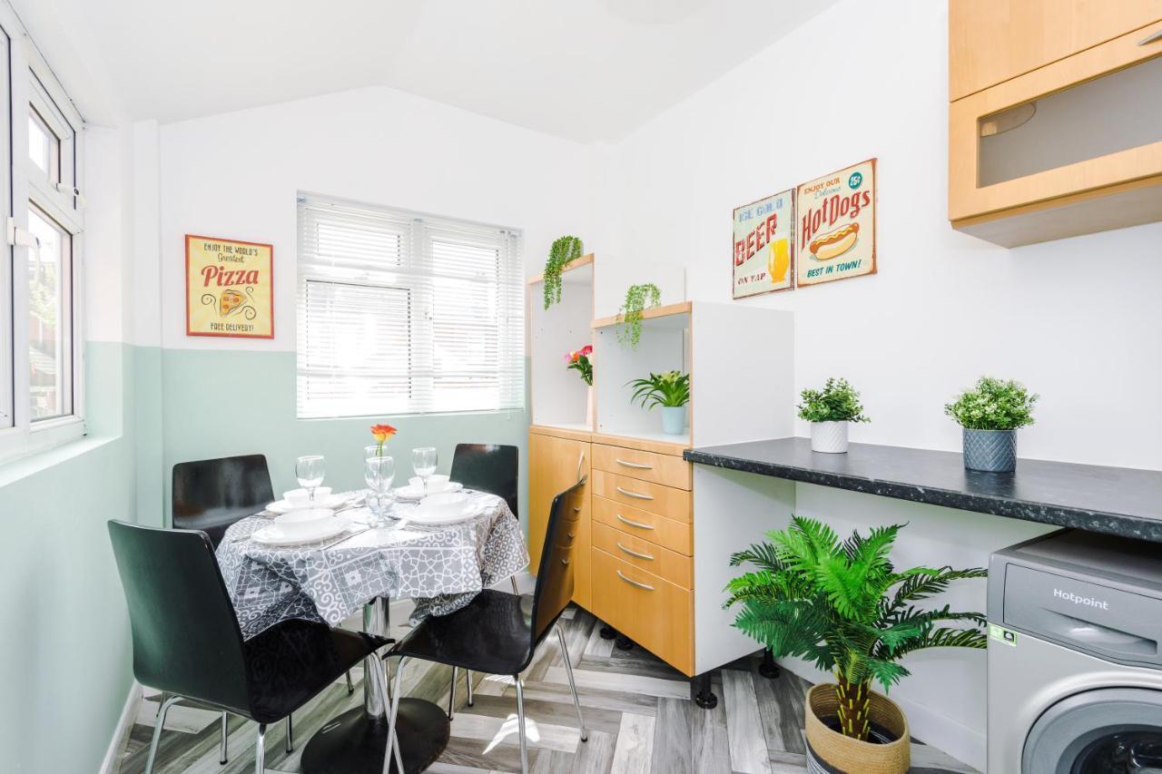 Harley House - Spacious Home With Free Netflix & Parking By Rocketbnb Ковентри Экстерьер фото