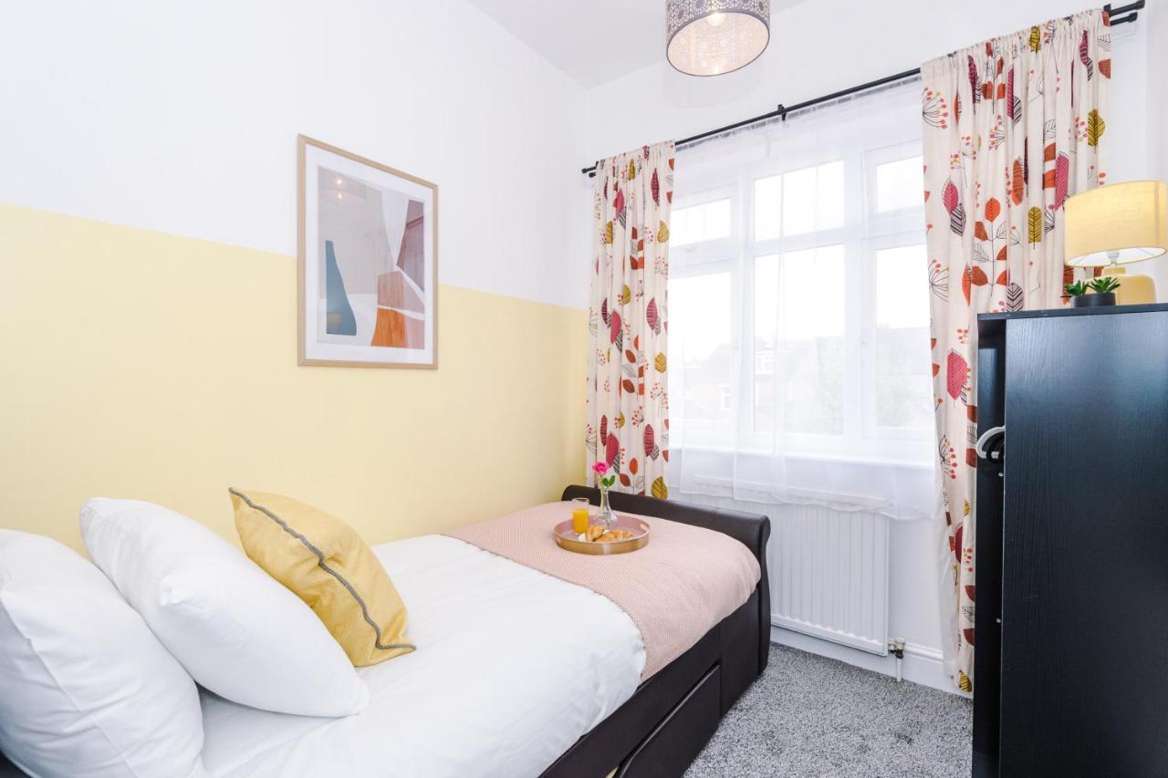 Harley House - Spacious Home With Free Netflix & Parking By Rocketbnb Ковентри Экстерьер фото